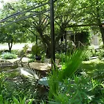 Indépendant Avec Jardin Au Bord De La Rivière - Fr-1-489-247